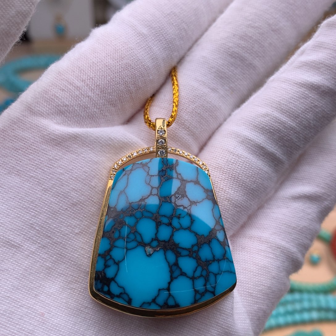 18K金镶嵌绿松石珠宝奇石