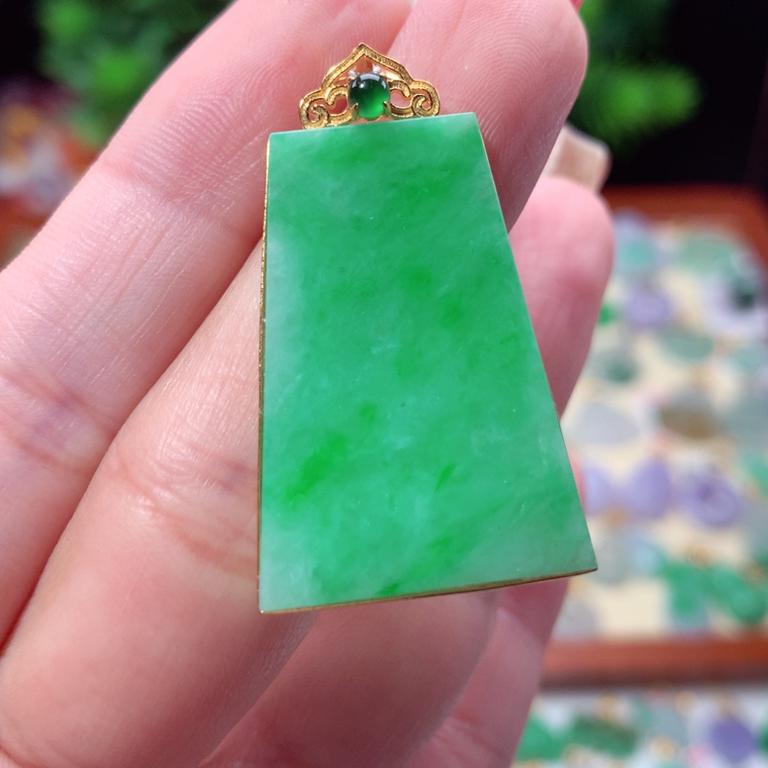 翡翠吊坠(不含链)18K金镶嵌