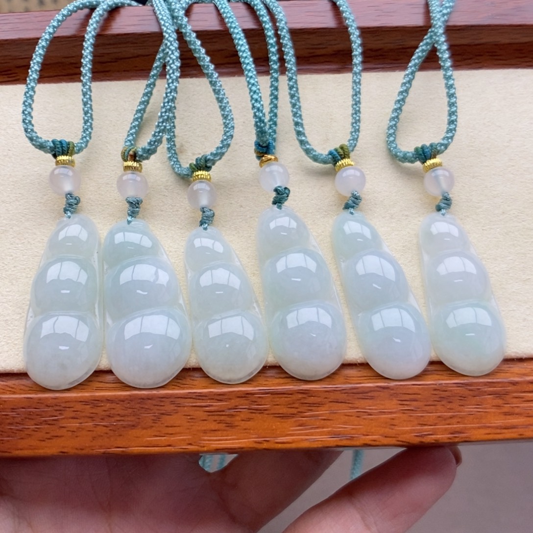 翡翠未镶嵌颈饰吊坠多样性发货发其一