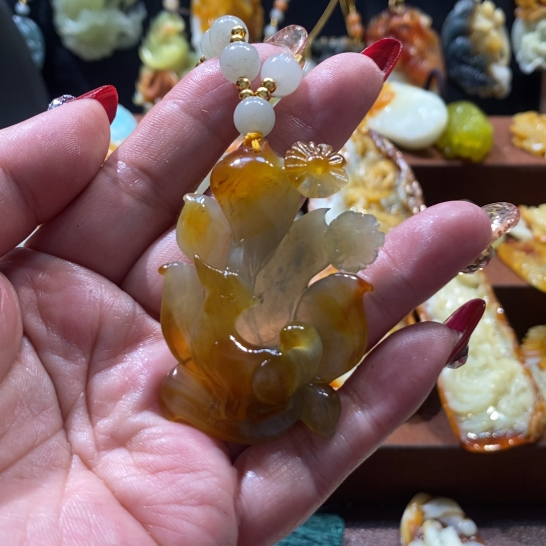 蛇纹石玉颈饰未镶嵌