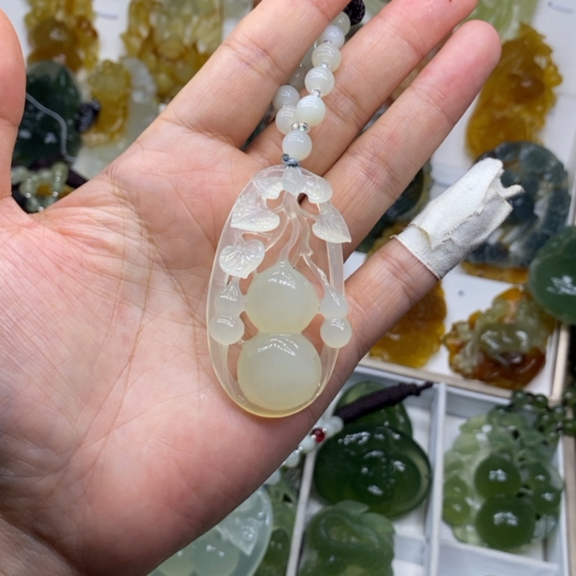 【闪购商品】蛇纹石玉未镶嵌颈饰李*