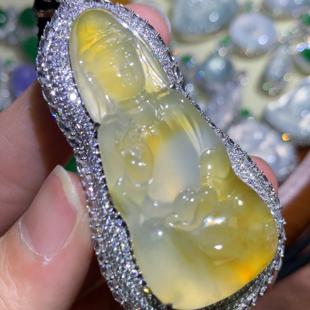 翡翠颈饰18K金镶嵌S****e观音