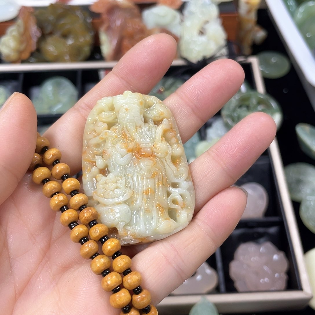 蛇纹石玉颈饰未镶嵌