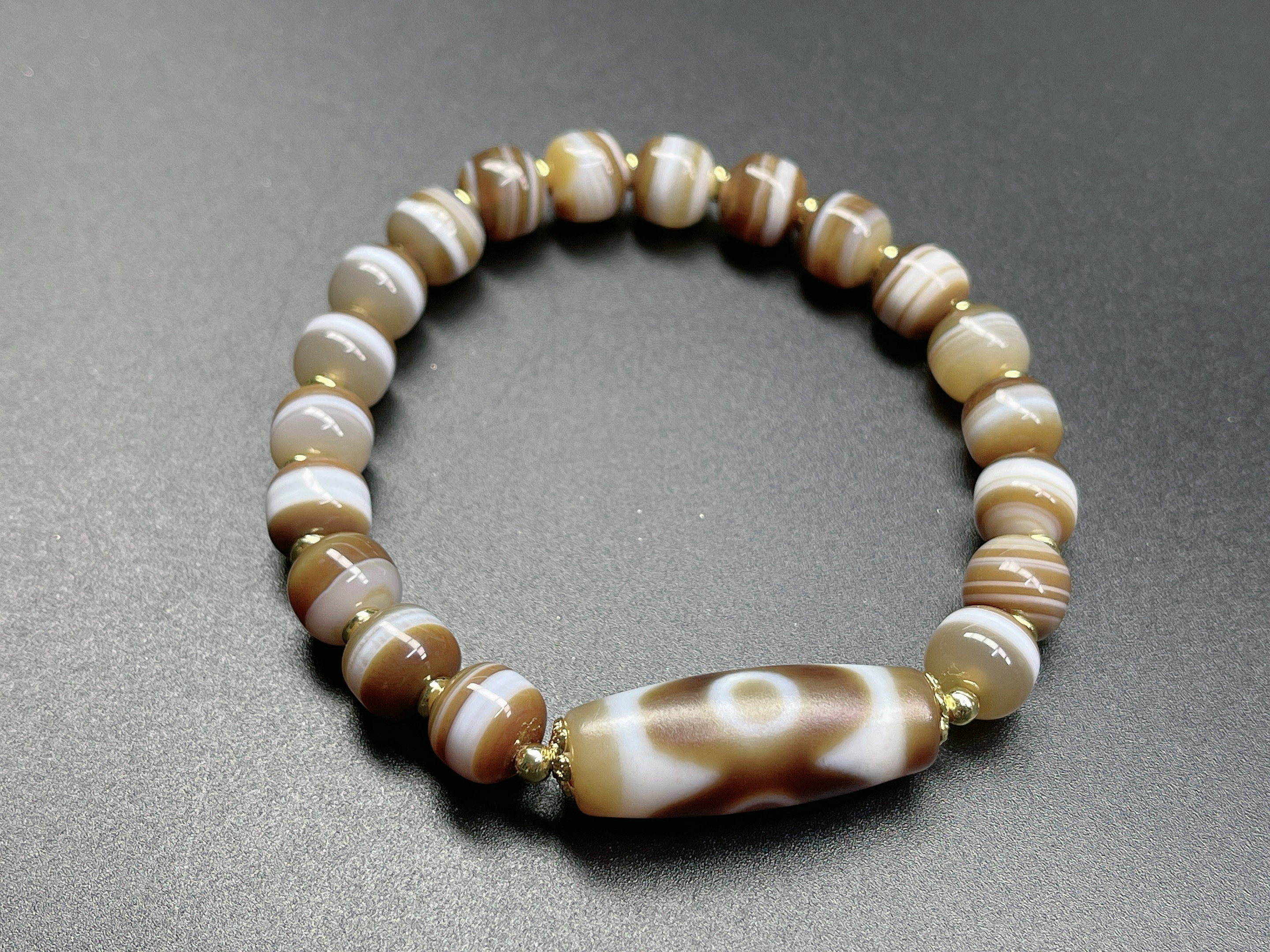 熊猫三眼配蚕丝玛瑙手串