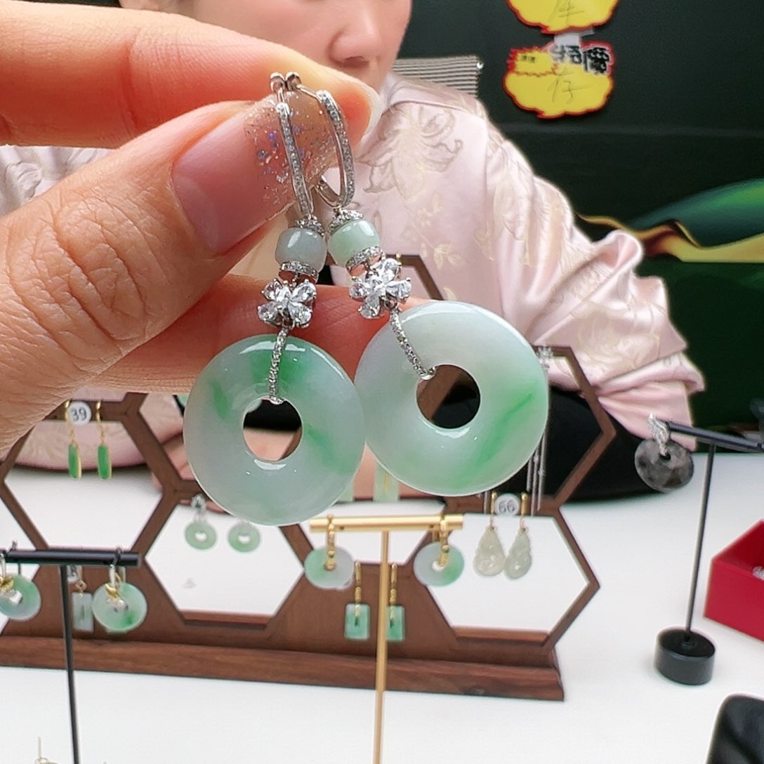 翡翠耳饰18K金镶嵌天然翡翠耳饰18k金镶嵌