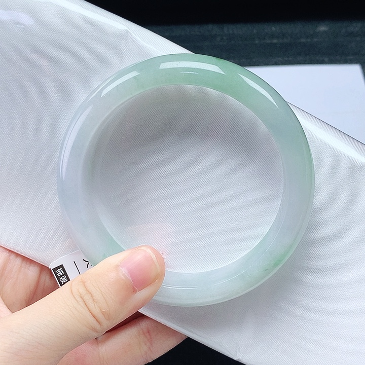 翡翠手镯未镶嵌58圈