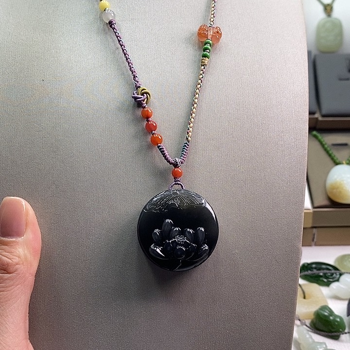 和田玉颈饰未镶嵌