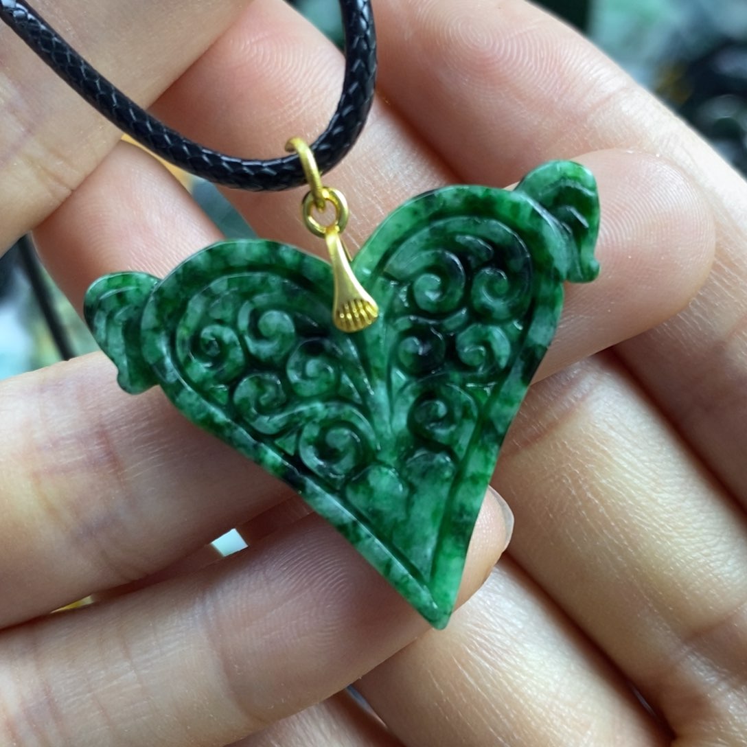 翡翠颈饰未镶嵌吊坠