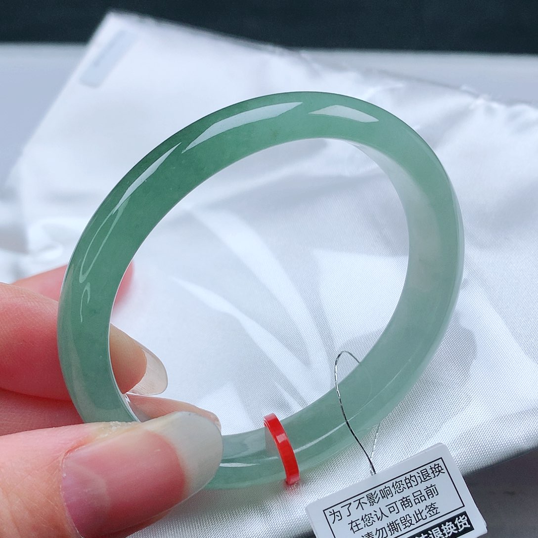 翡翠手镯未镶嵌54贵