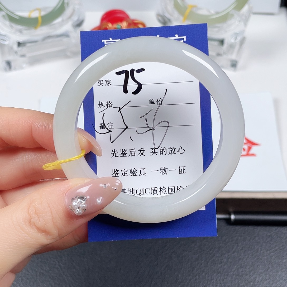 未镶嵌手镯和田玉