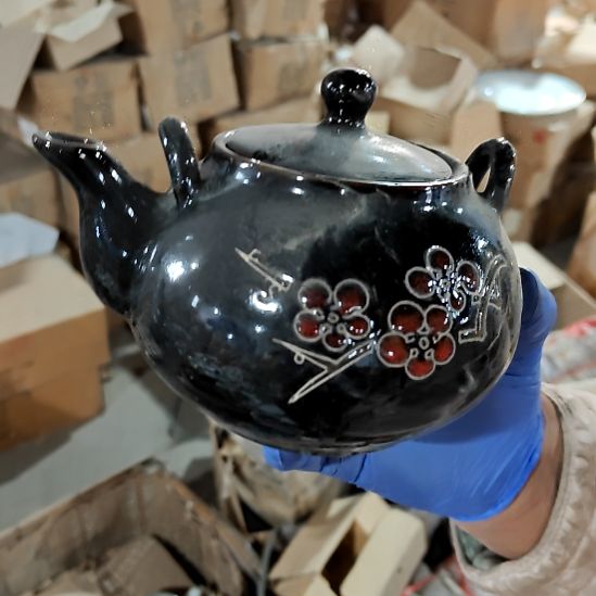 摆件盘子碗茶壶啥都有