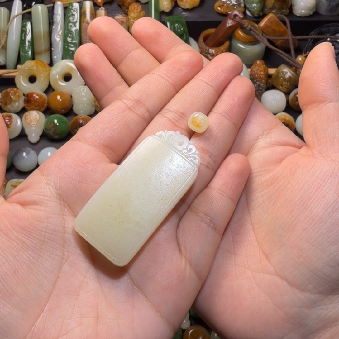 和田玉配饰未镶嵌不***。