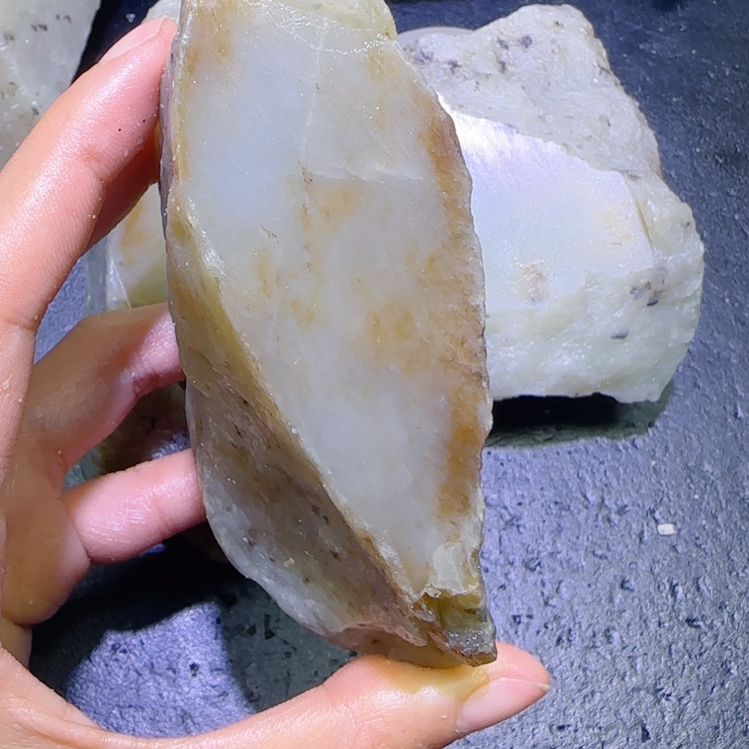 和田玉未镶嵌珠宝半成品