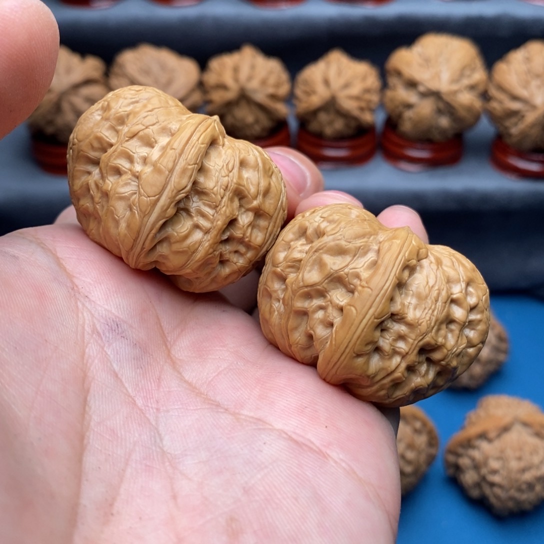 文玩核桃把件元宝