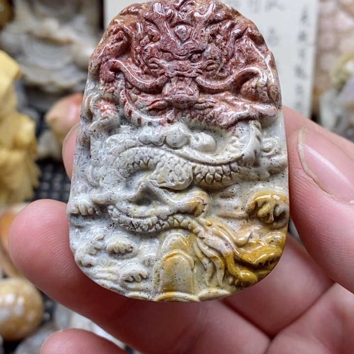 颈饰未镶嵌硅化珊瑚（珊瑚玉）有瑕