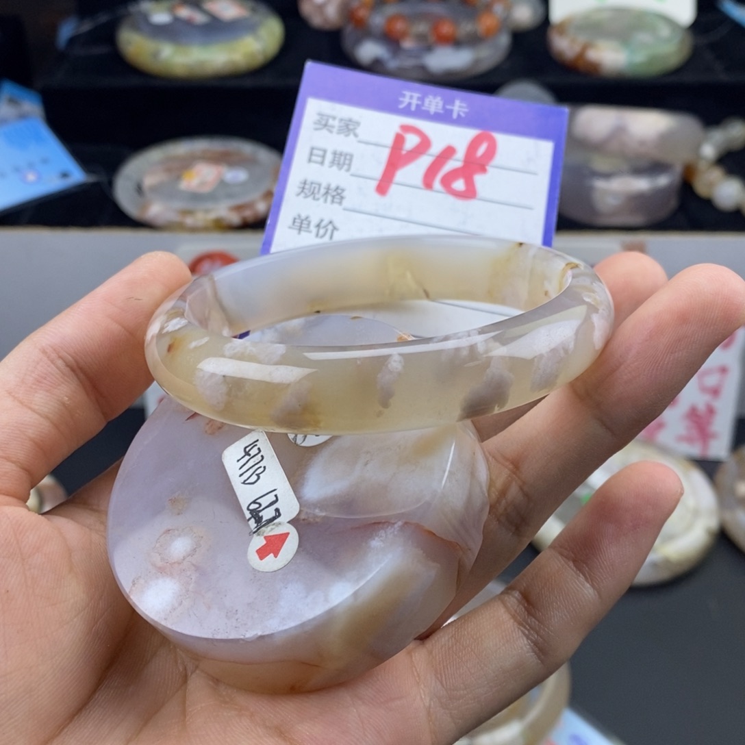 *****石英质玉手镯未镶嵌