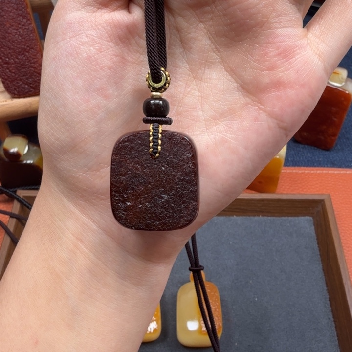 蜜蜡未镶嵌吊坠(赠链)