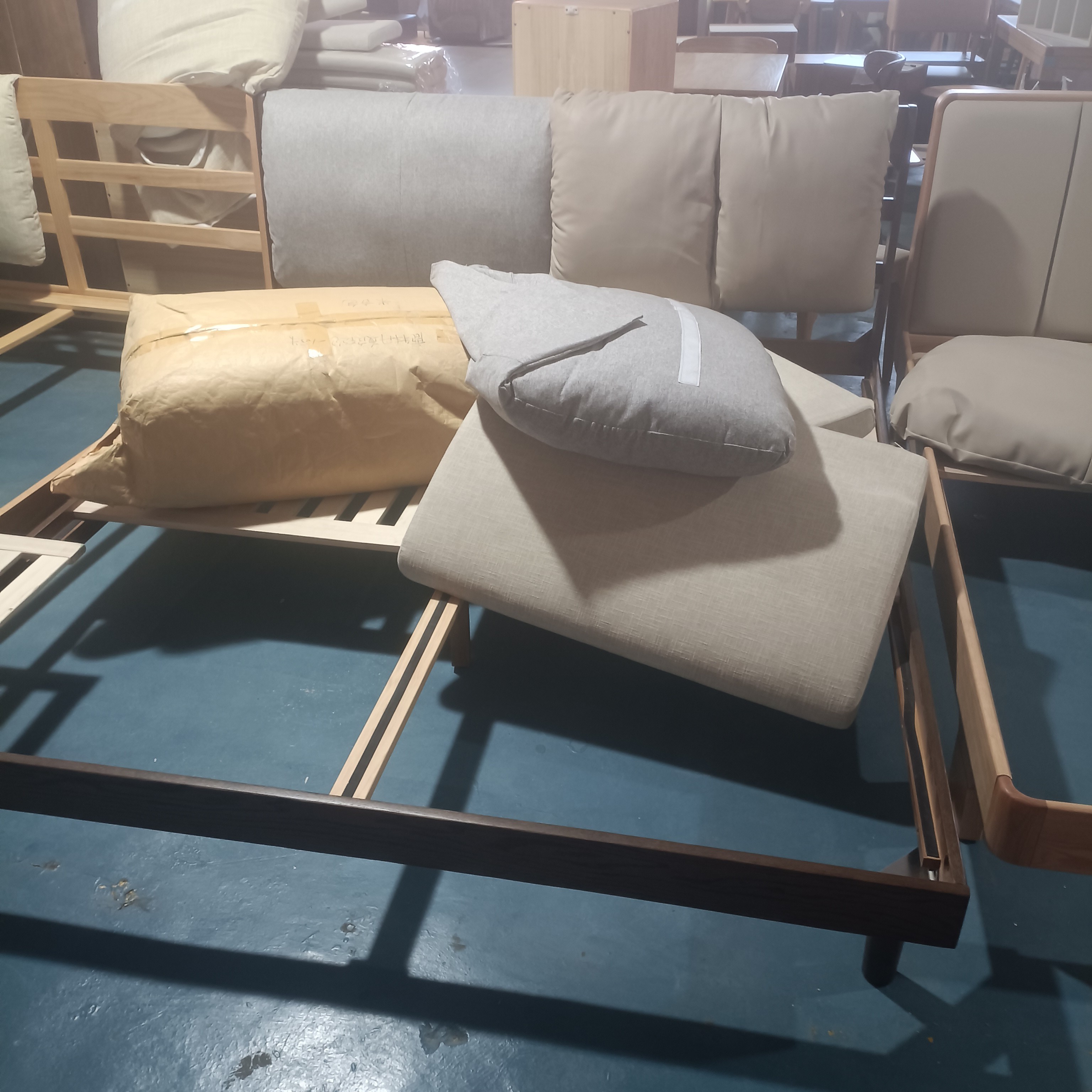 牛皮软包床原始原素实木家具