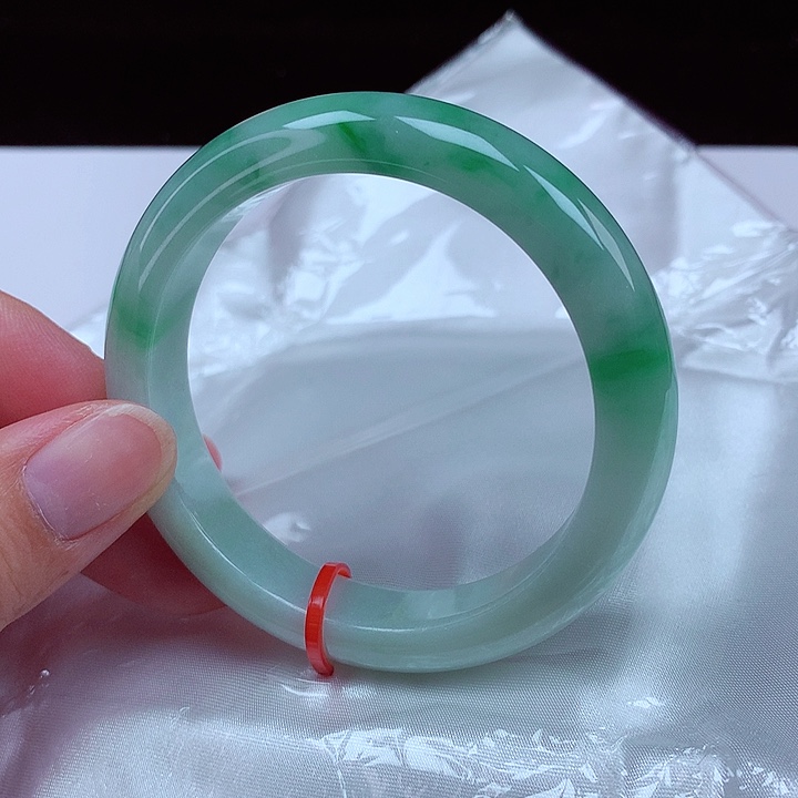 翡翠手镯未镶嵌53圈