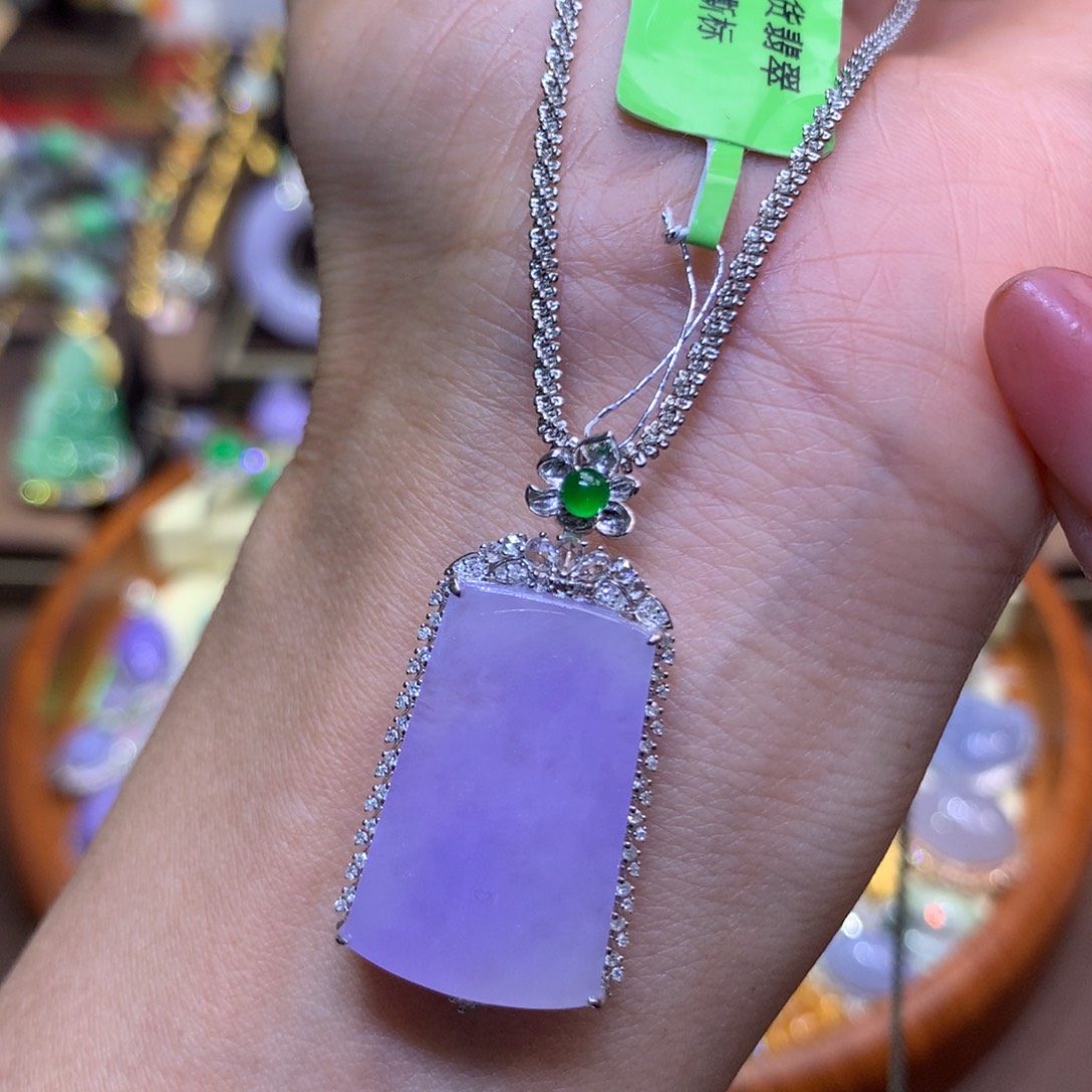 翡翠18K金镶嵌颈饰翡翠