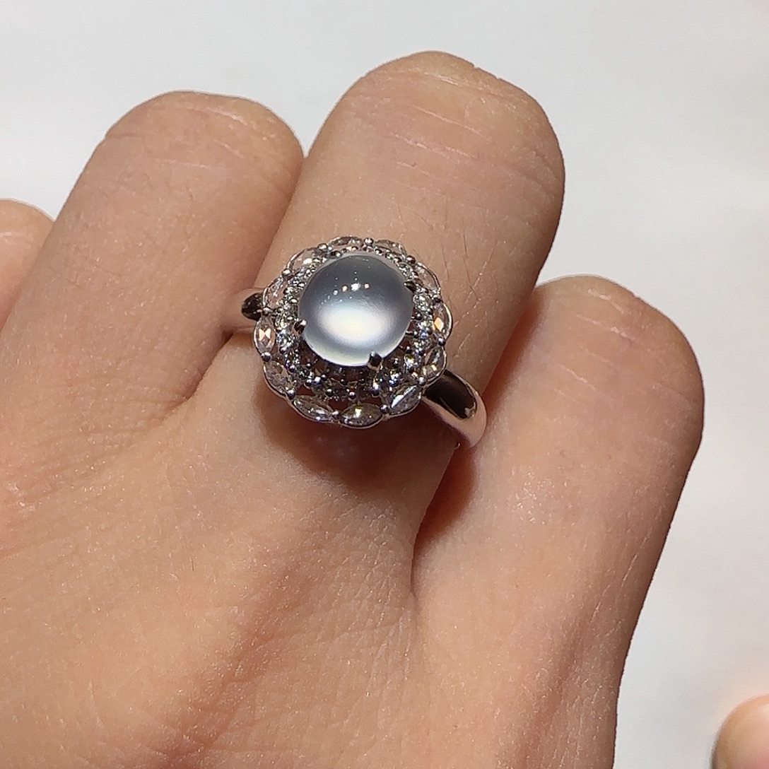 翡翠18K金镶嵌戒指蛋面