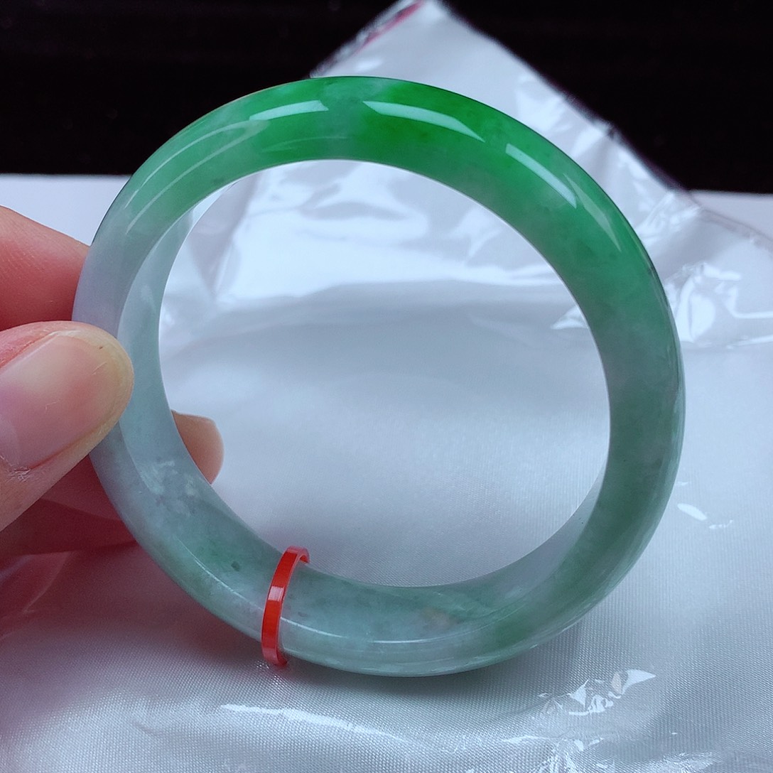 翡翠手镯未镶嵌56圈