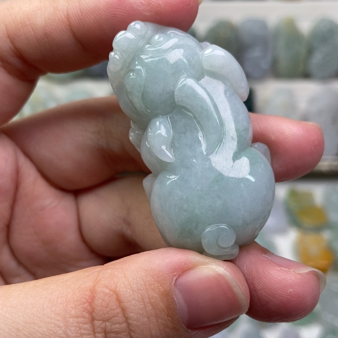 翡翠吊坠(赠链)未镶嵌