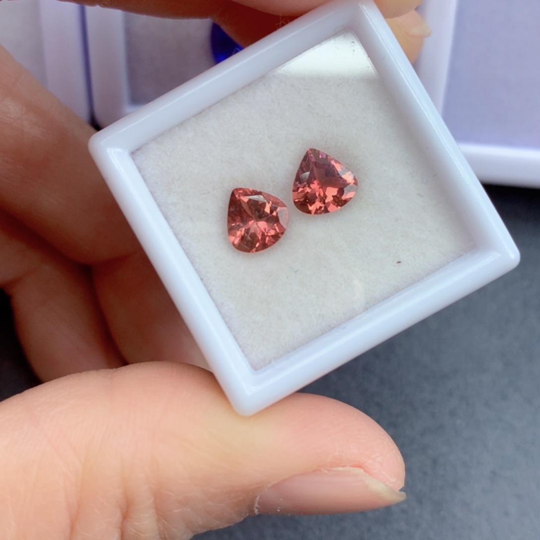 红色碧玺1.35克拉裸石未镶嵌