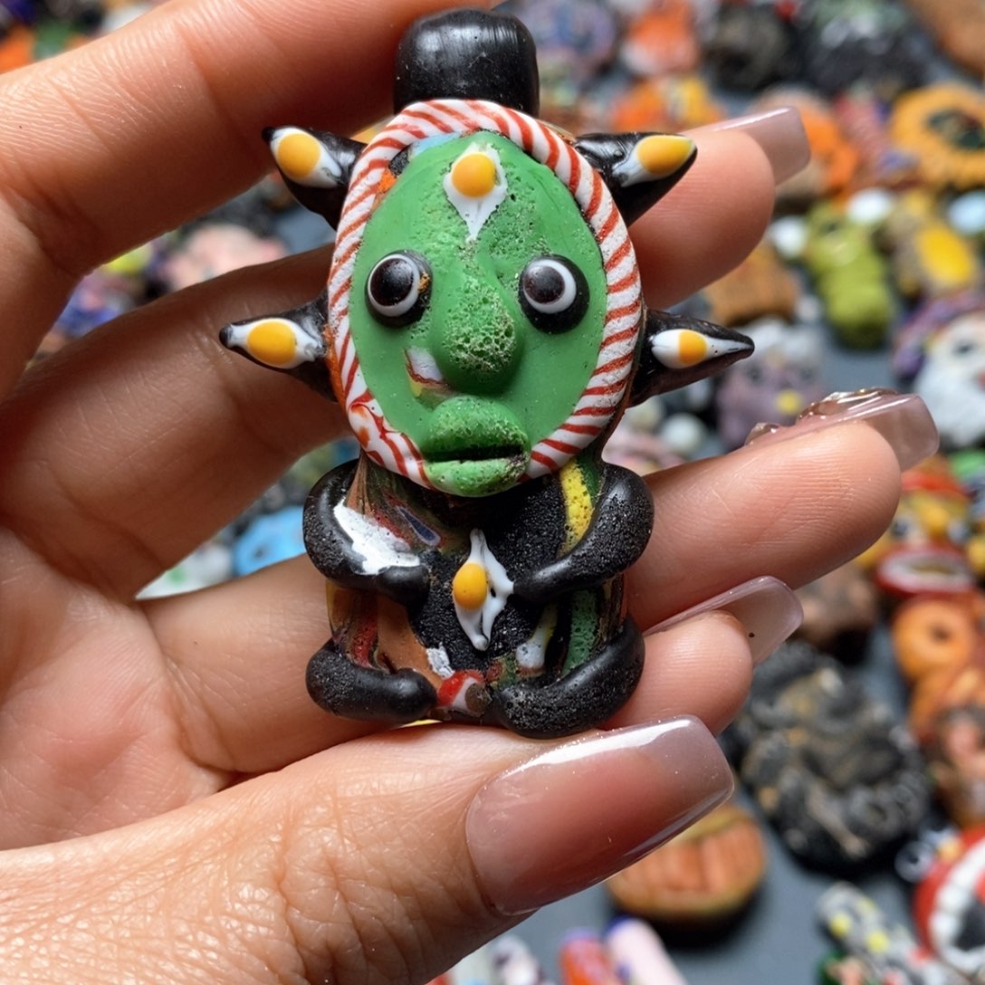 琉璃颈饰印度尼西亚琉璃娃娃