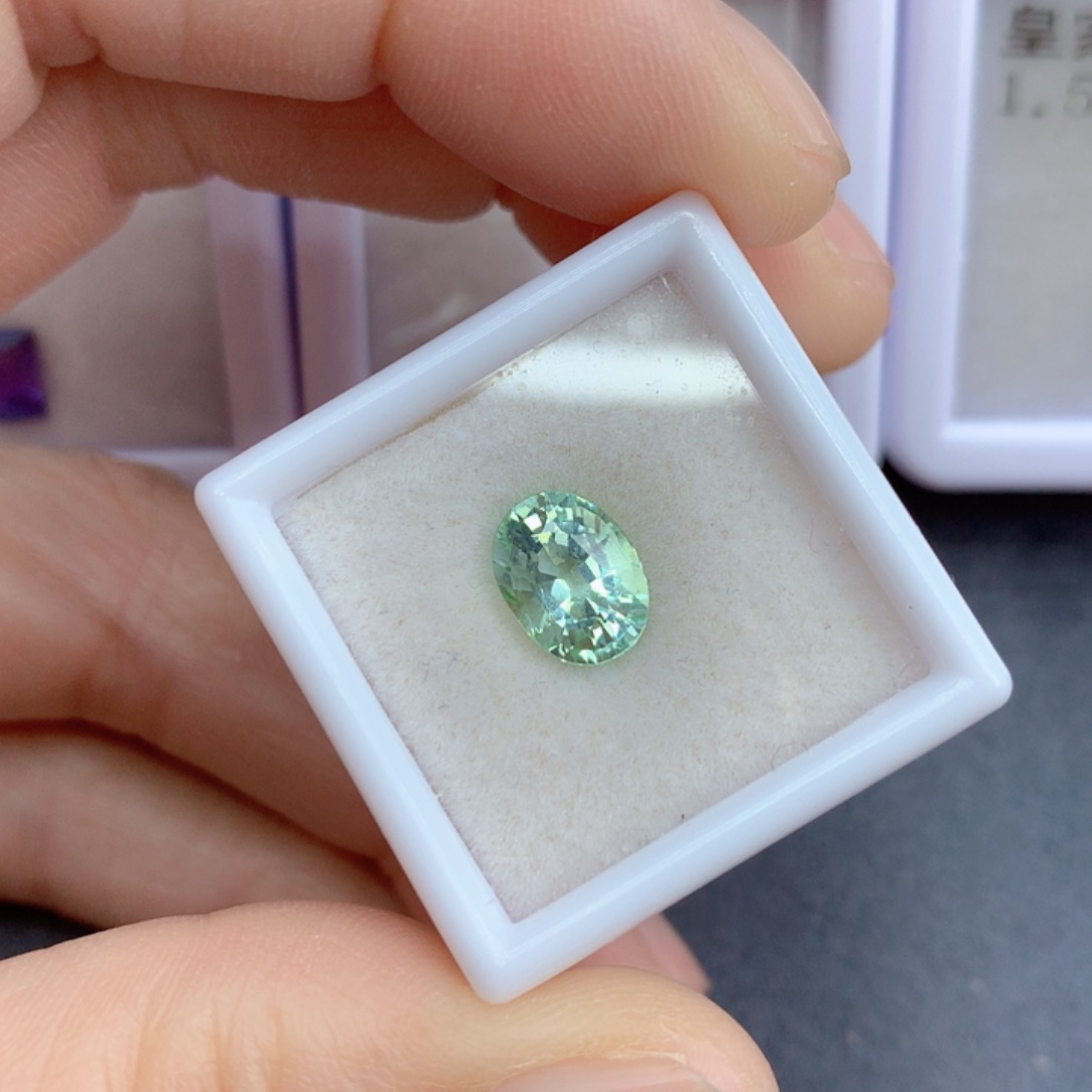 绿色碧玺2.09克拉裸石未镶嵌