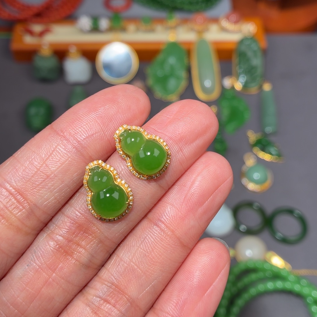 阳***后和田玉18K金镶嵌颈饰