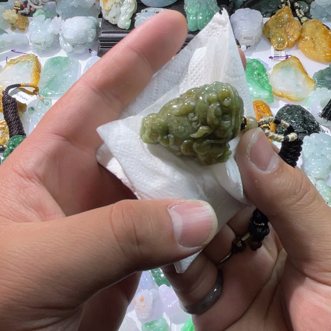 翡翠颈饰未镶嵌天然