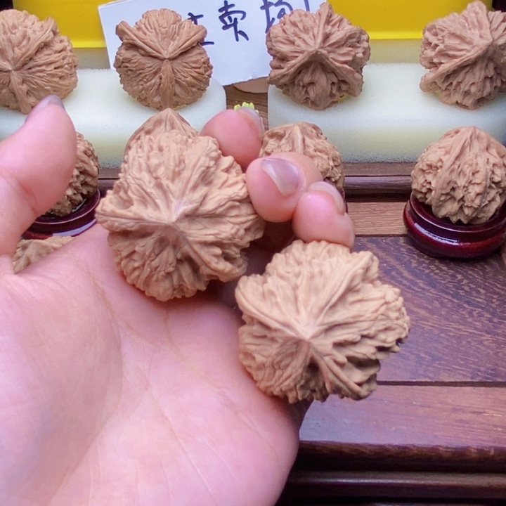 文玩核桃吊坠伊*文山三棱 38尺寸 70号