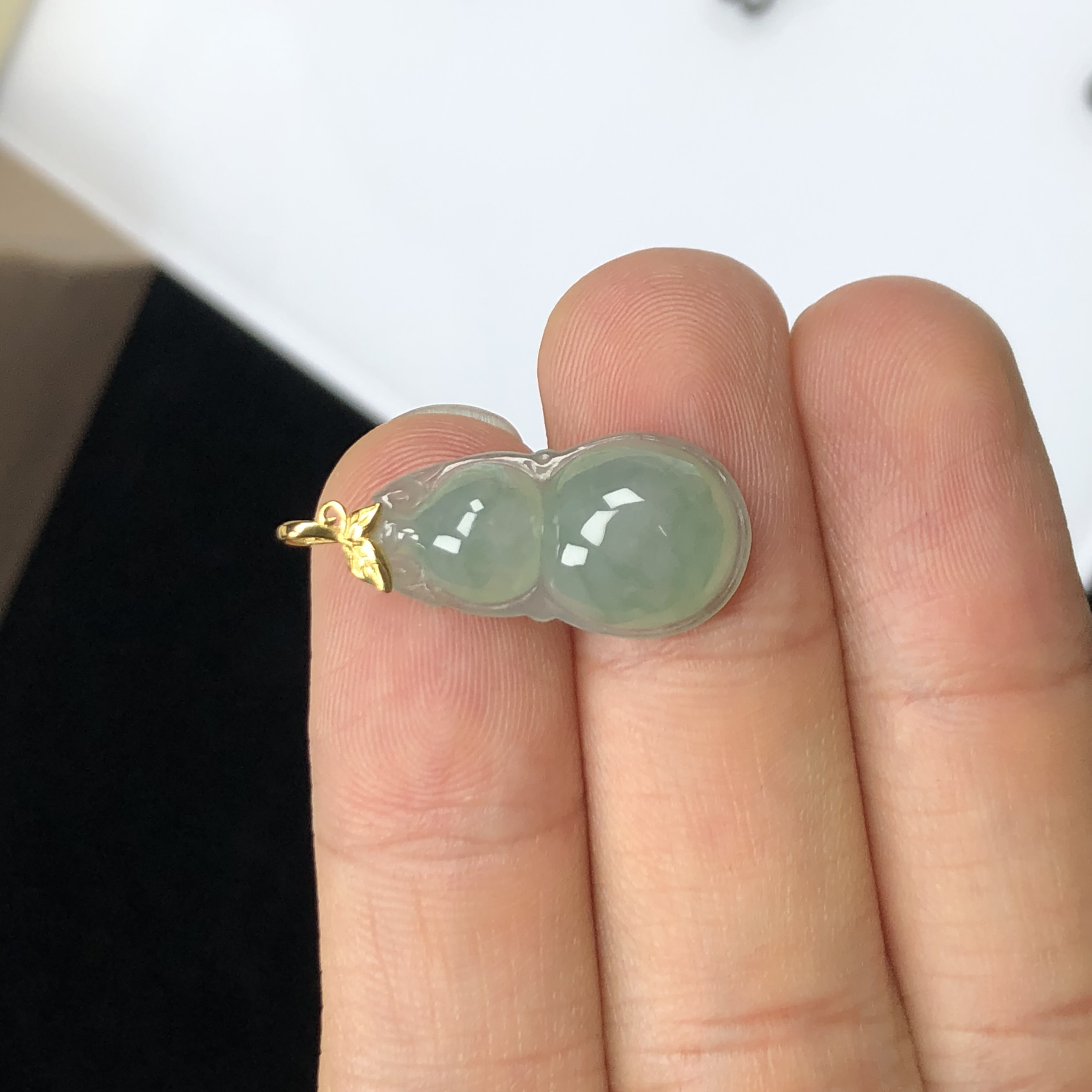 天然缅甸翡翠A货 芙蓉底冰润飘花葫芦吊坠 18K金镶嵌女士锁骨挂坠