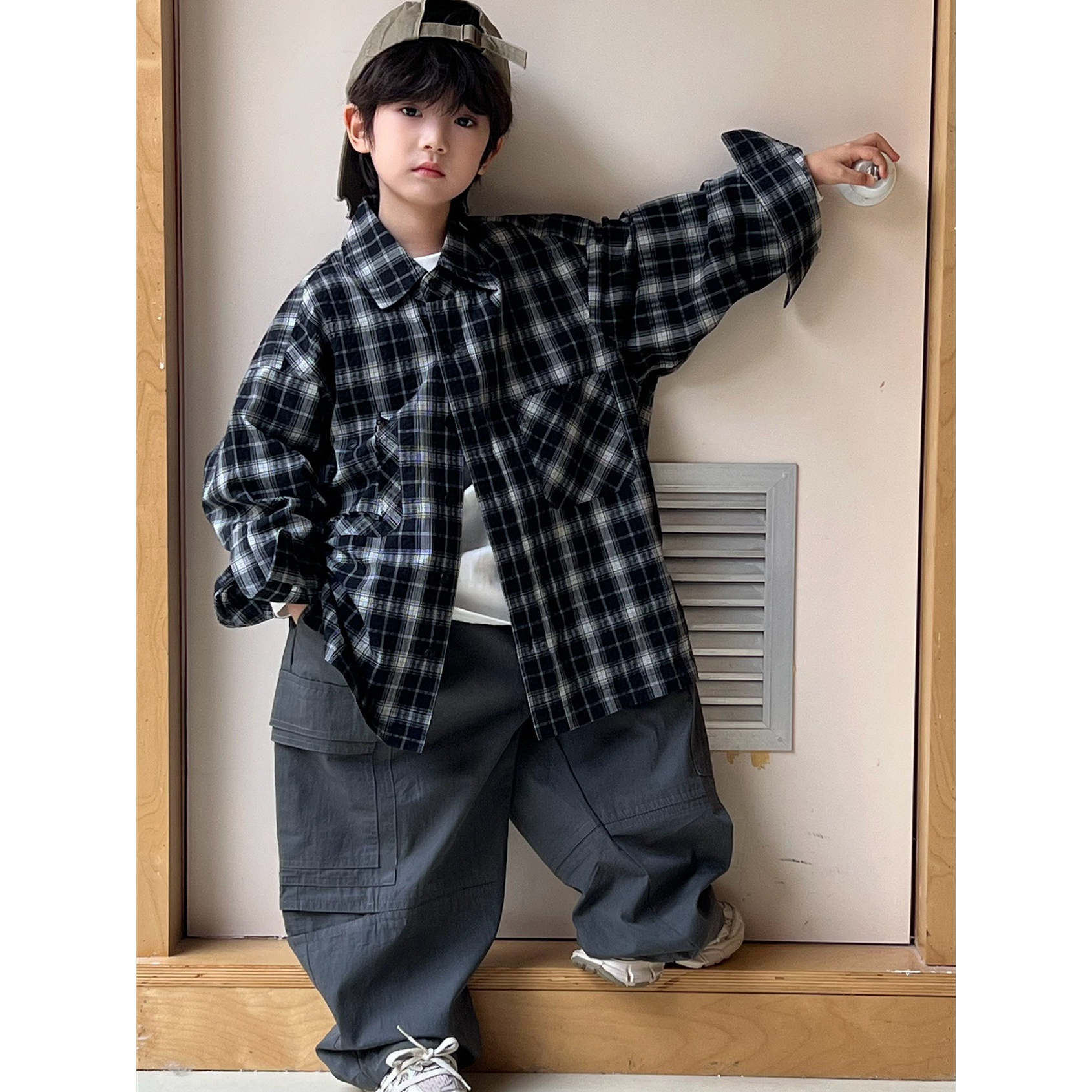 2025秋款童装儿童格子衬衫潮牌割破绣花贴标男女童宝宝洋气衬衣