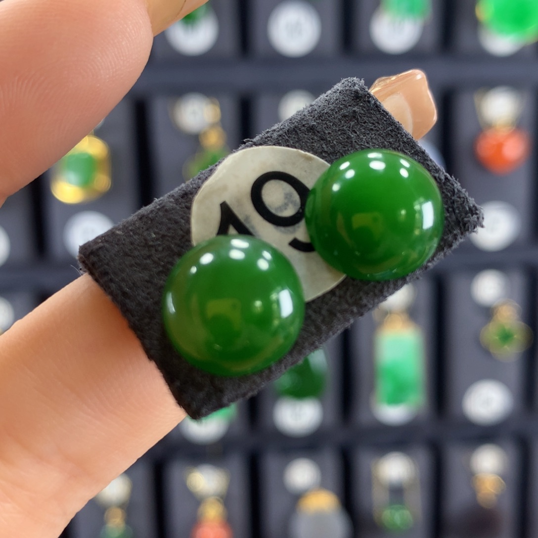 和田玉耳饰18K金镶嵌春**开