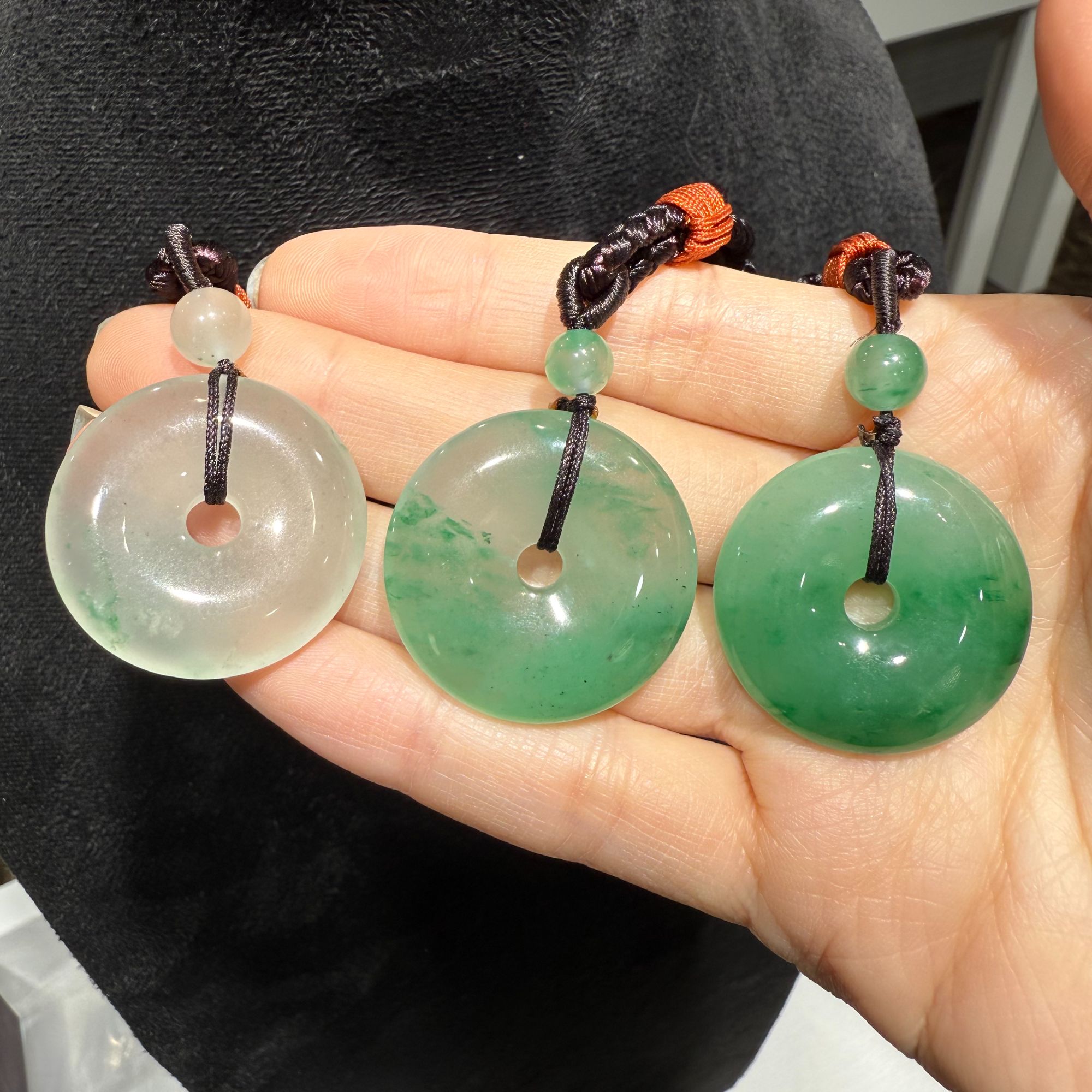 天然非洲翠绿色飘花高冰平安扣吊坠时尚百搭（多样性发其一）