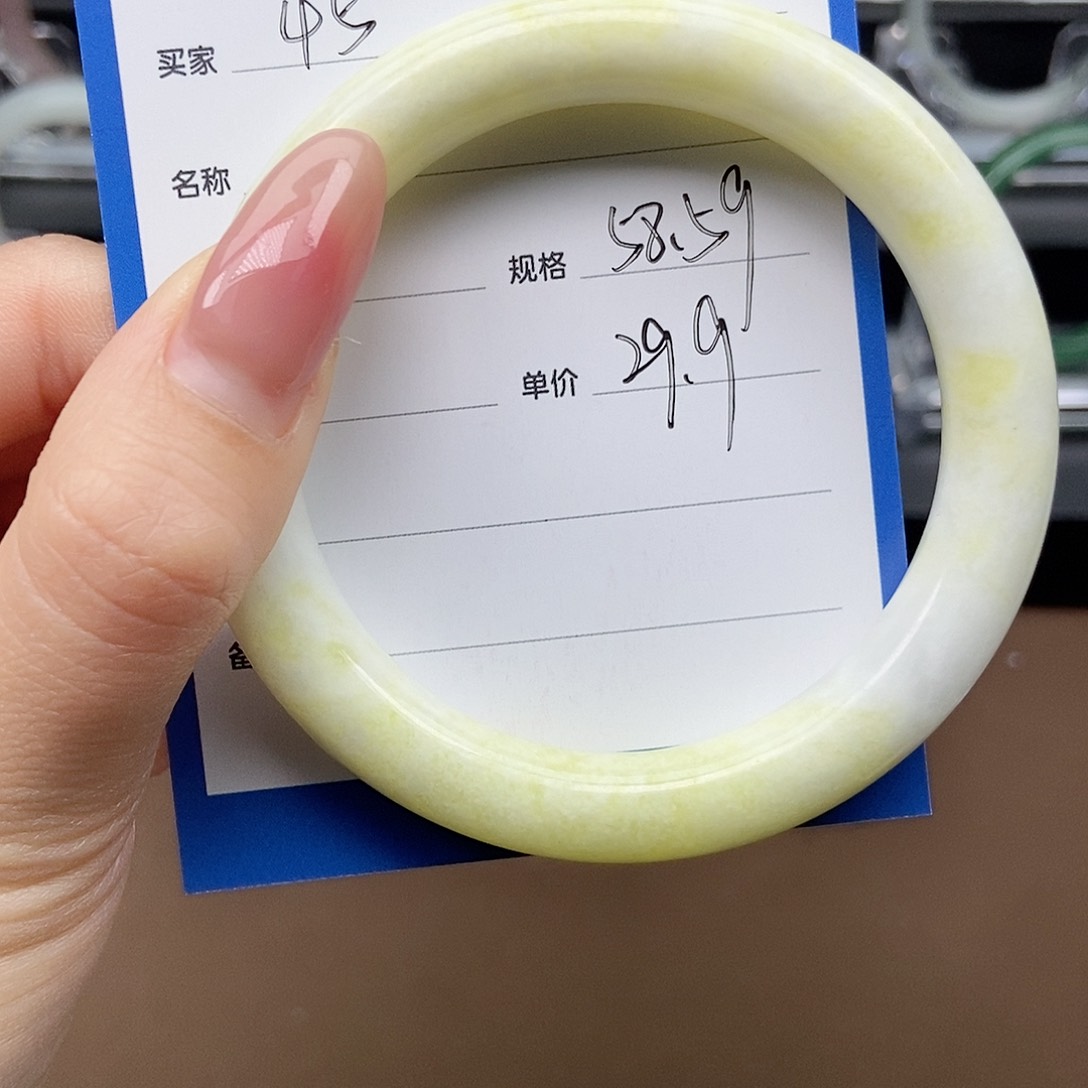 石英质玉手镯未镶嵌