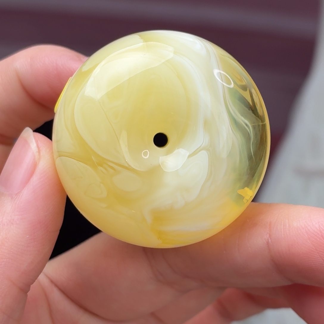 裸石琥珀未镶嵌溶洞拉丝扣子