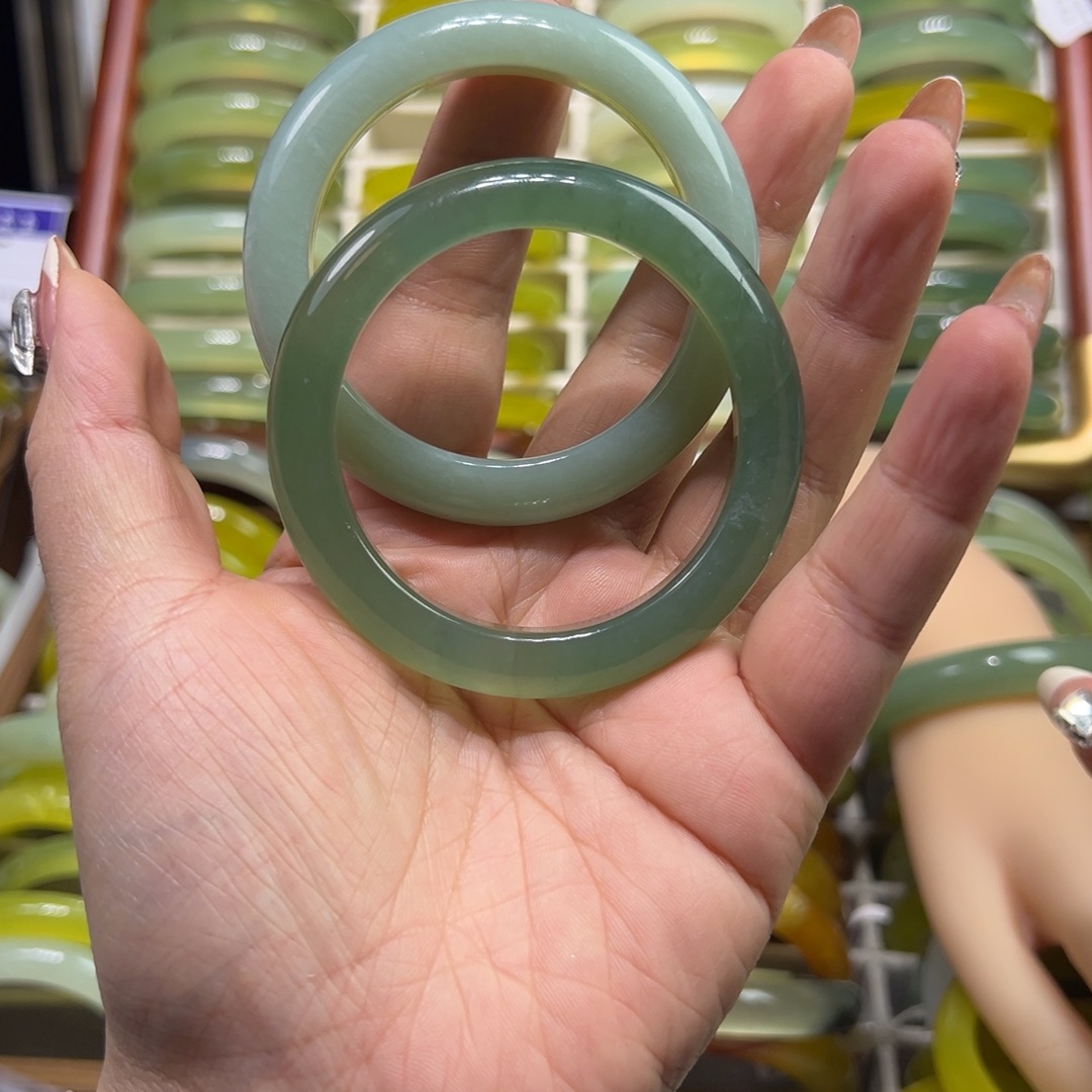 丫***宝蛇纹石玉未镶嵌手镯