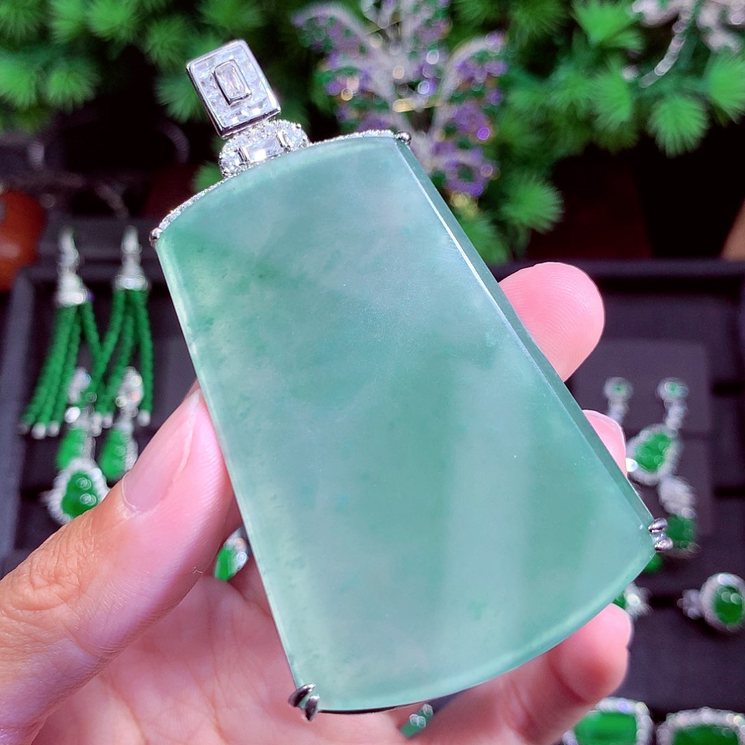 颈饰未镶嵌翡翠天然