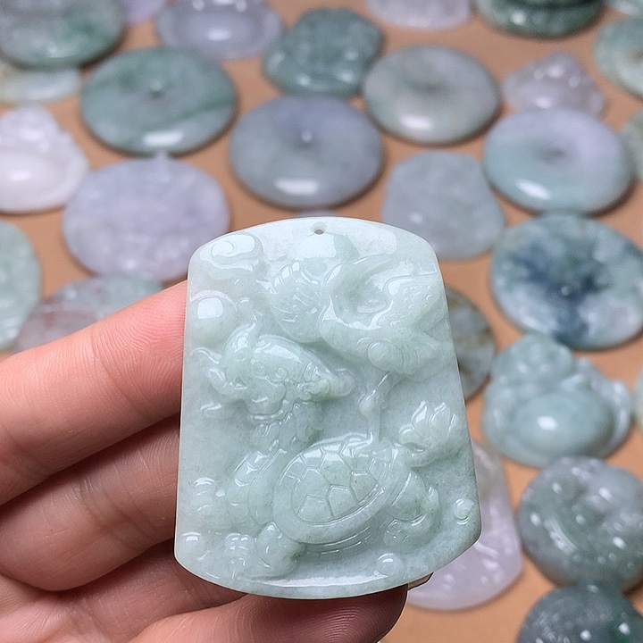 翡翠未镶嵌颈饰龟鹤延年