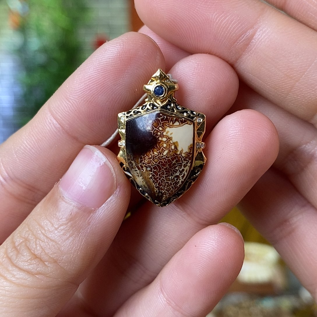 蜜蜡珠宝奇石18K金镶嵌蜜蜡盾牌