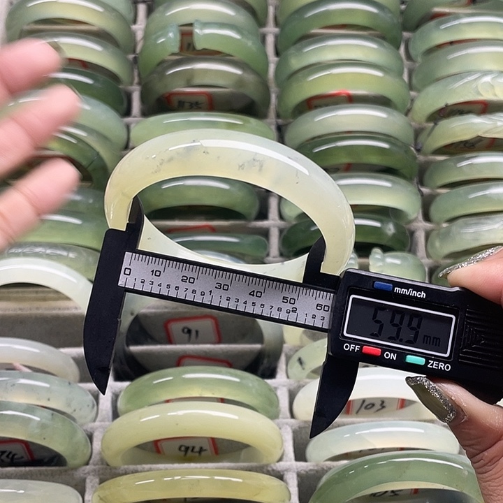 蛇纹石玉未镶嵌手镯116