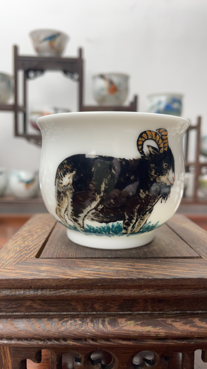 釉下五彩高温手绘生肖杯 省大师作品