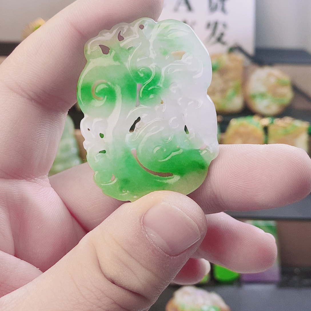 翡翠银S925镶嵌吊坠(赠链)