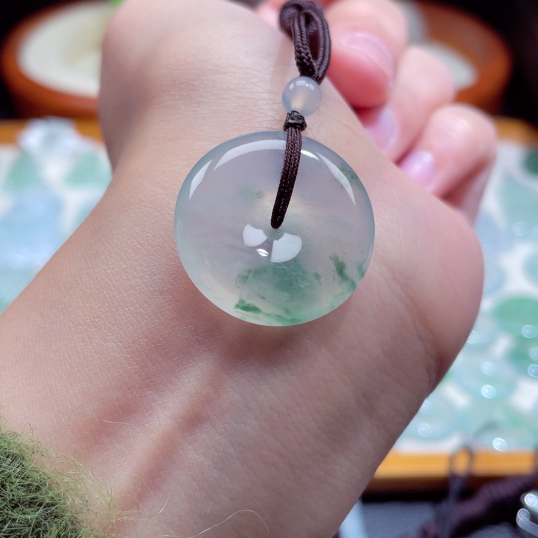 翡翠颈饰未镶嵌扣子