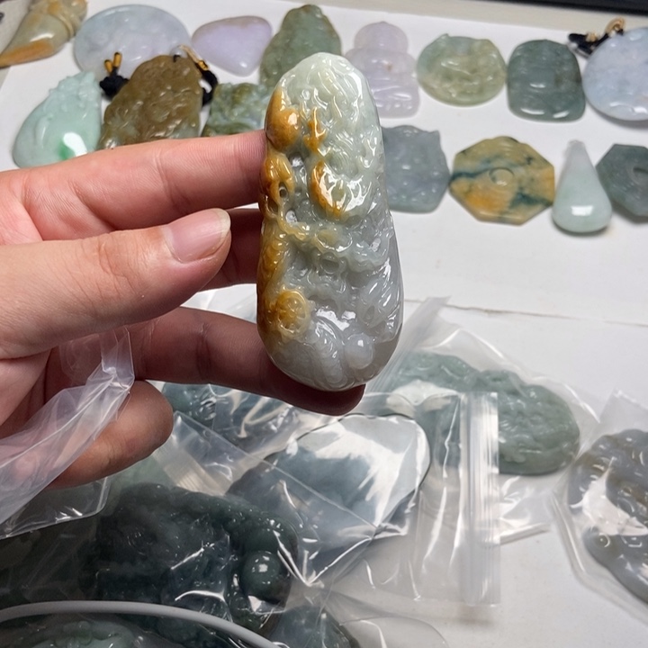 颈饰未镶嵌翡翠龙牌22