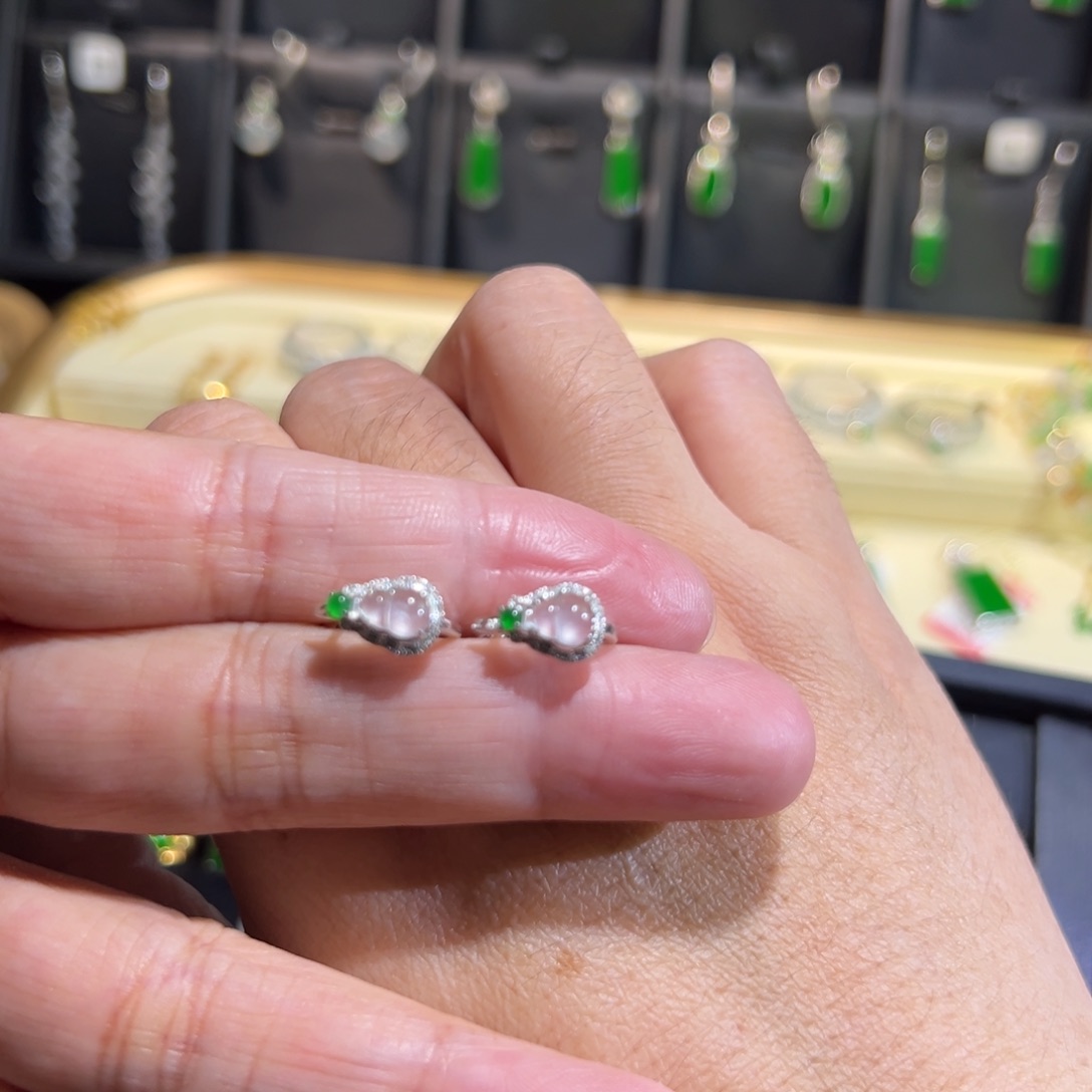 颈饰18K金镶嵌翡翠耳包