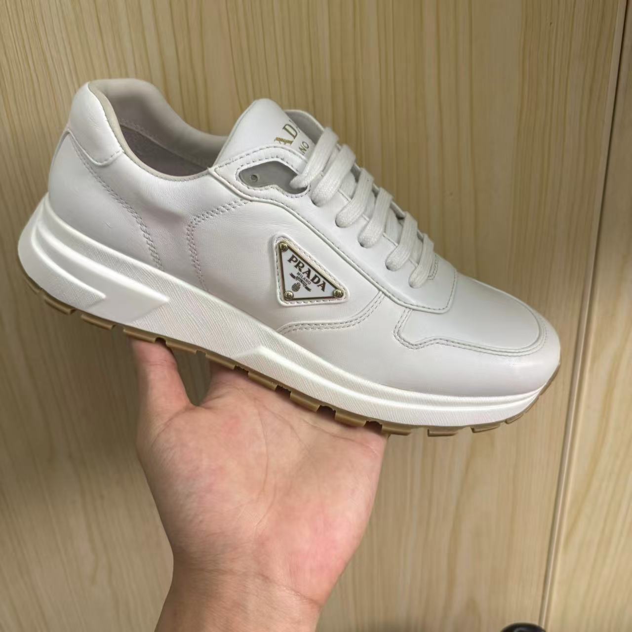 99新 Prada/普拉达 休闲时尚百搭运动鞋